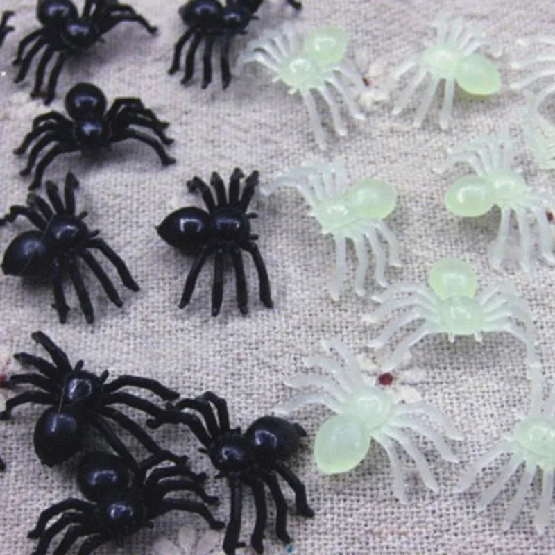 20pcs Hot 1.5cm Halloween Mini Plastic Black Luminous Spider Prank Joking Toys DIY Decorative Spiders Spider Party Props